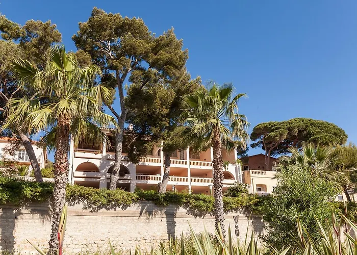 Pierre & Louis Lumiere Apart Otel Bandol